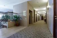 Staryij Dvorik Na Orlovskoj Hotel - Bãi đậu xe