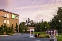Holiday Inn Express & Suites SEQUIM by IHG - parking