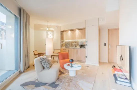 Yuna Porte-Maillot - ApartHotel Hotels near Espace Champerret