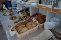 Spiros Studios - servizio colazione