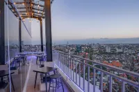 โกลด์วิเทล โฮเทล ซูราบายา - โรแมนติก