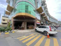 CN Homestay A3 Floor 1 at Nagoya Hill Mall - 2-Star