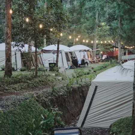 Pakis Camping Cikole Отели рядом с достопримечательностью «Кемпинг-парк Графика-Сиколе»