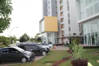 Barata Hotel Near Bandara Soekarno Hatta - Parking
