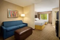 Holiday Inn Express & Suites ALPHARETTA - WINDWARD PARKWAY by IHG - Pet-friendly
