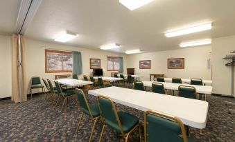 Super 8 by Wyndham Hill City/Mt Rushmore/ Area