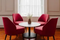 The Earl Hotel Leeson Street, Sonder