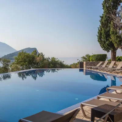 منتجع وفيلات أفالا Hotels near مرسى بودفا