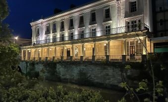 Victoria Colonnade Aparthotel