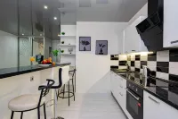 Cosmos (Cosmos) on Revolution Street