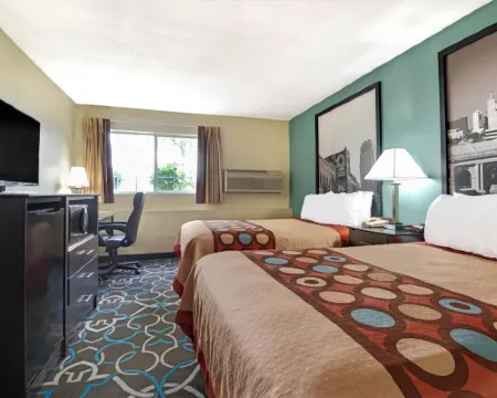 Super 8 by Wyndham Kansas City Hotels in Chouteau Township