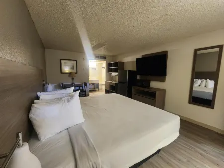 Ramada by Wyndham Sterling Отели в г. Logan County