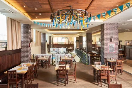 Питер Инн Отели рядом с достопримечательностью «Памятник Петру I»