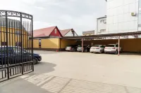 Gold Star Hotel - parking
