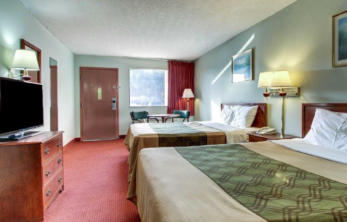 Econo Lodge Inn and Suites