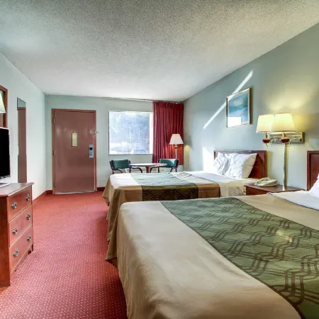 Econo Lodge Inn and Suites Отели в г. Форест