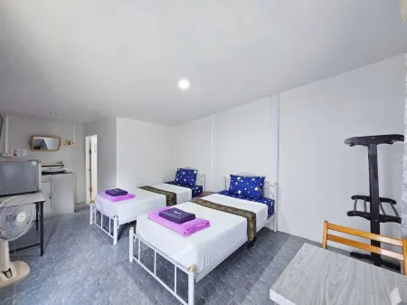 P.California Inter Hostel Отели в г. Нанг Ронг