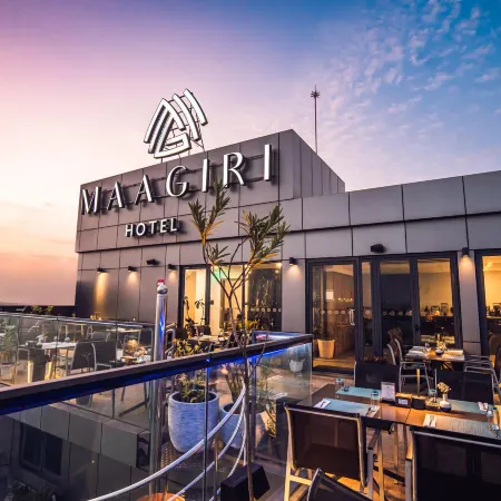 Maagiri Hotel Отели рядом с достопримечательностью «Grand Friday Mosque»