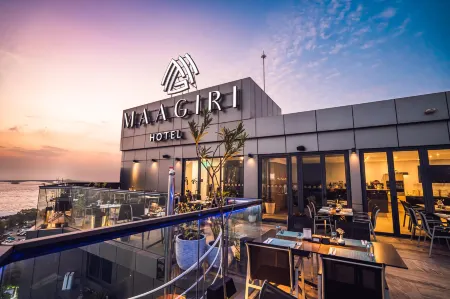 Maagiri Hotel Отели рядом с достопримечательностью «Транс Малдивиан Эруэйс»