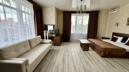 Ромео и Джульетта Отели рядом с достопримечательностью «45 параллель»