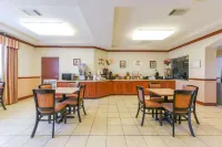 Super 8 by Wyndham Alvarado Hotel a Johnson County