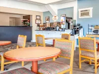 Super 8 by Wyndham Duncan - breakfast