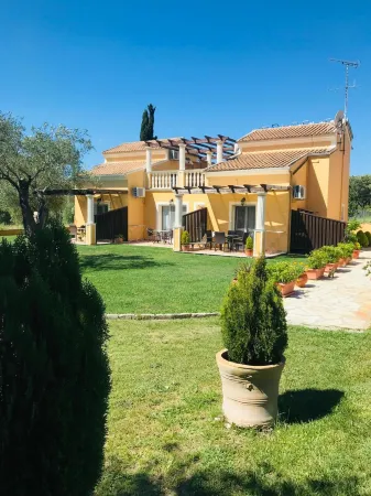 L'Eremo Luxury Studio Отели рядом с достопримечательностью «Old Perithia - Corfu's Oldest Village»