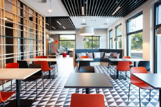 ibis budget Berlin Airport (neu eröffnet) Отели рядом с достопримечательностью «Парк ам Штихканаль»