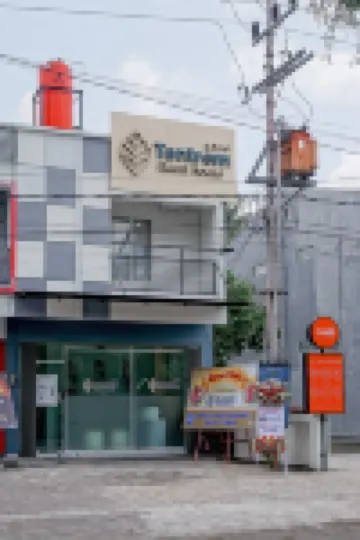 Roso Tentrem by Calli Rooms