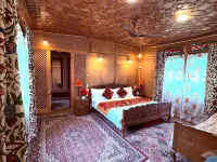Golden Flower Heritage Houseboat Hotels in Srinagar