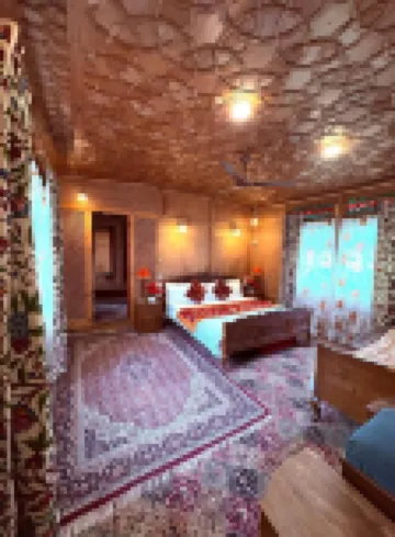 Golden Flower Heritage Houseboat