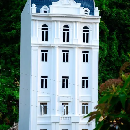 Cat Ba Green Hotel Отели рядом с достопримечательностью «Порт Cat Ba»