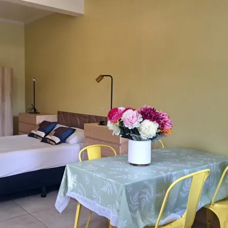 Alec's Hotel