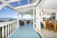 Mangawhai Lodge Hotels in 