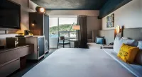 DoubleTree by Hilton St. John's Harbourview Các khách sạn gần Memorial University of Newfoundland