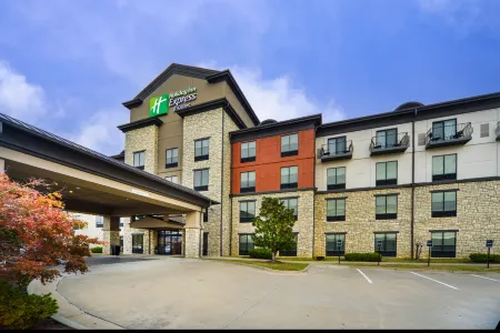 Holiday Inn Express & Suites Conway Отели в г. Конуэй