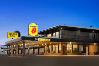 Super 8 by Wyndham Hearst on Hotels in Hearst