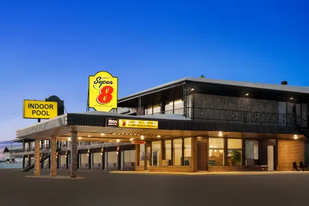 Super 8 by Wyndham Hearst on