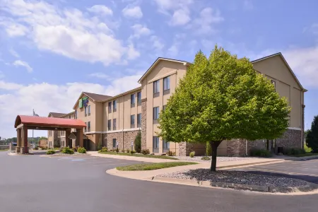 Holiday Inn Express & Suites TOPEKA WEST I-70 WANAMAKER by IHG