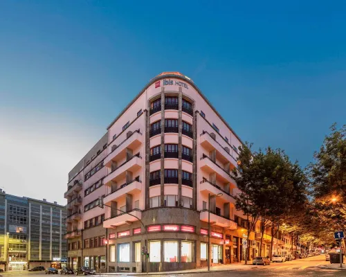 Ibis Porto Centro Mercado Do Bolhao Отели рядом с достопримечательностью «Санто-Ильдефонсо»