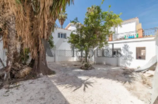 Ayz Silvela - Auto Check-in Property