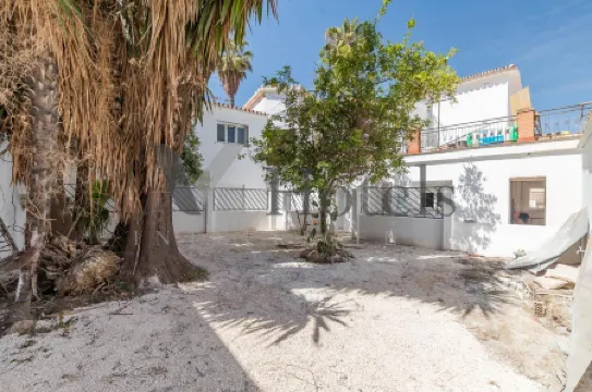 Ayz Silvela - Auto Check-in Property