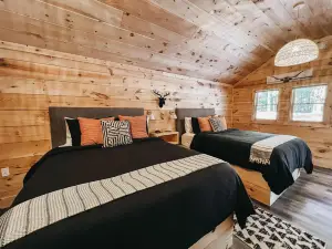 Cabin #1 Studio with Kitchenette