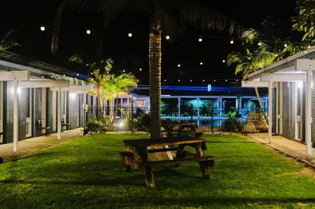 Mallacoota Hotel Motel Отели в г. Дженоа