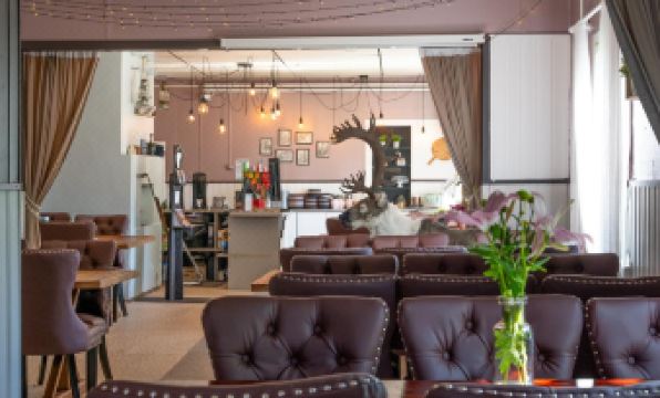 Arctic Guesthouse & Igloos