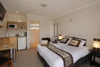 Big Five Motel Hotels near Farm Source Longburn