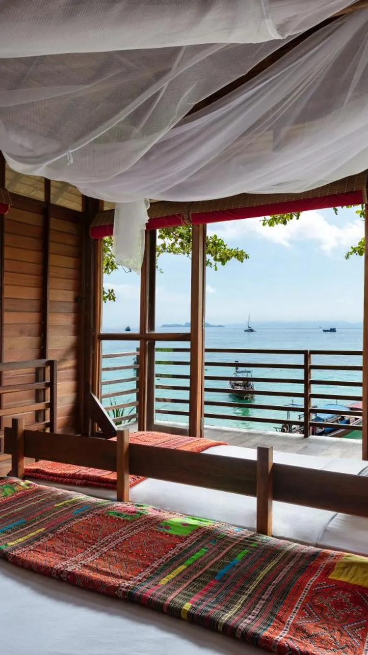 บังกะโลริมชายหาดขนาดใหญ่ที่ปลอดโปร่ง