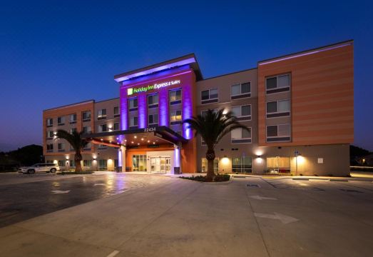 홀리데이 인 익스프레스 & 스위트 하와이안 가든스 바이 IHG