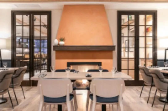 Best Western Plus Baker Street Inn  Convention Centre