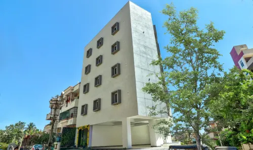 Treebo Sriz Cozy Seethamadhara